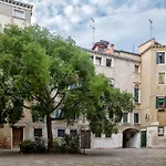 Mezzo Pozzo Hotell 2*