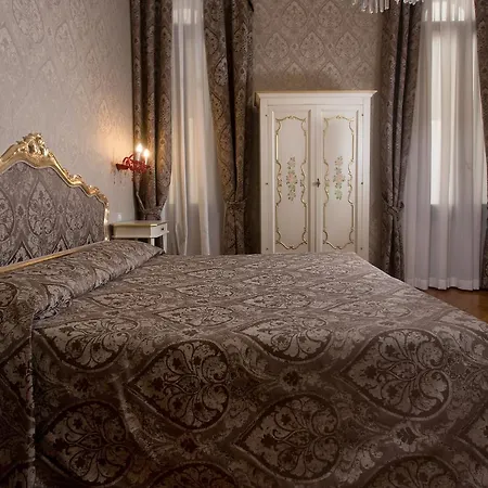 Отель Mezzo Pozzo Венеция