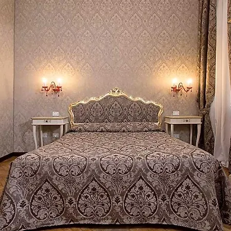 Mezzo Pozzo البندقية