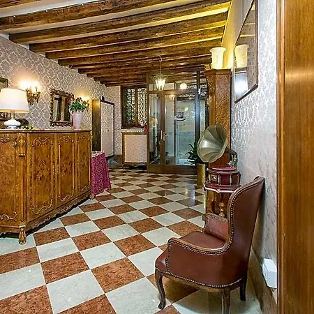 Mezzo Pozzo فندق البندقية