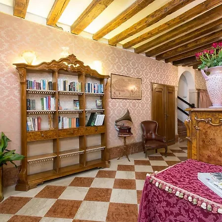 Hotel Mezzo Pozzo Venice