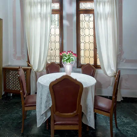 Mezzo Pozzo 2* البندقية