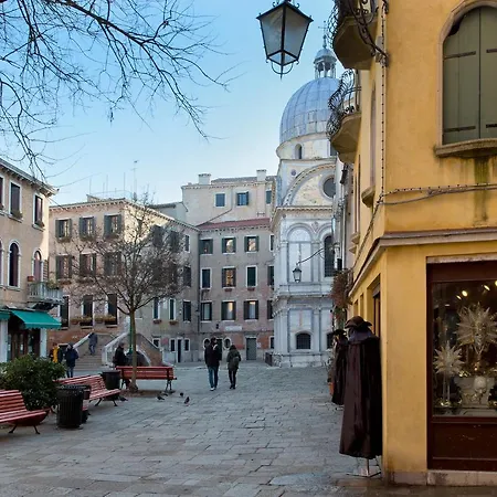 Mezzo Pozzo البندقية