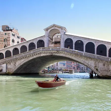 Mezzo Pozzo البندقية